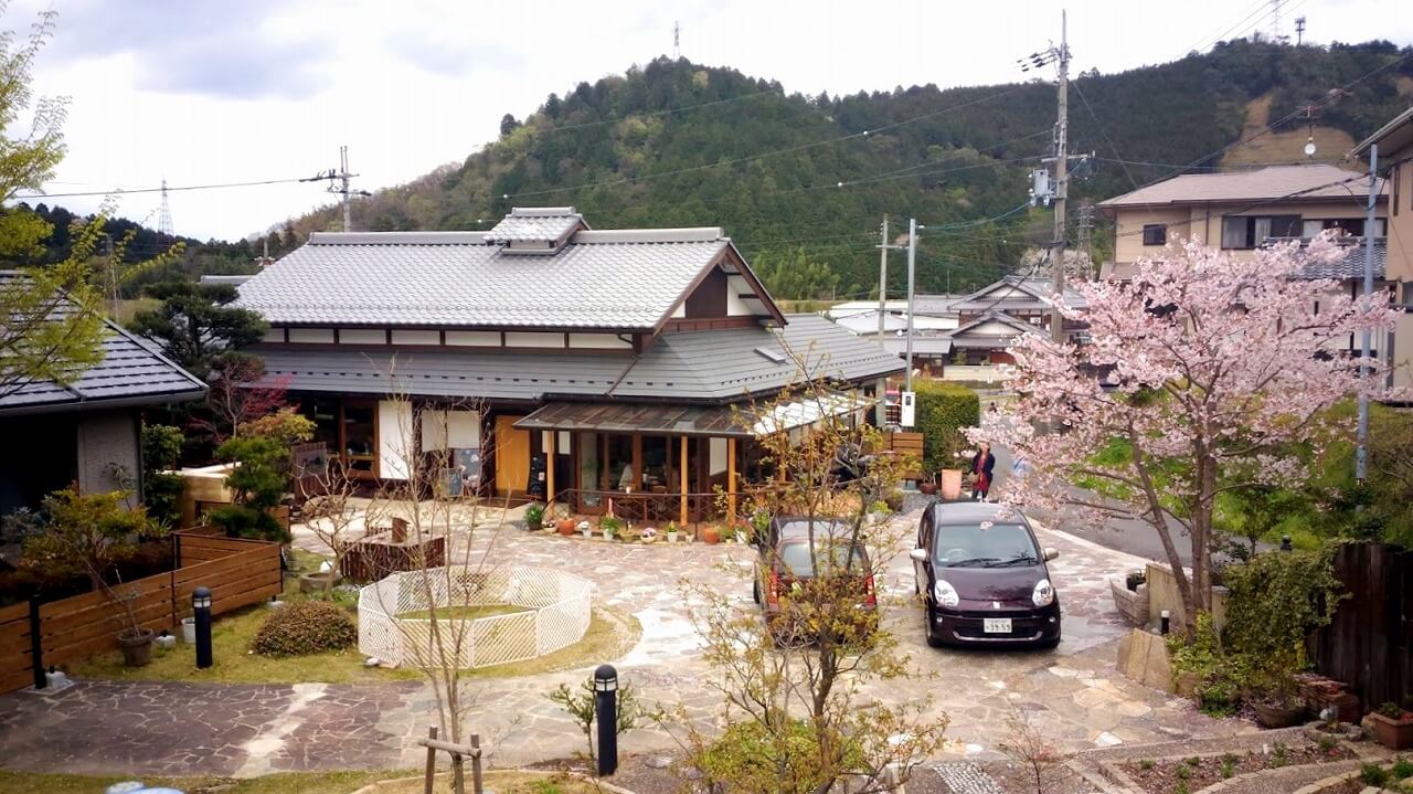 「Herb Garden Cafe 光の穂」へリンク